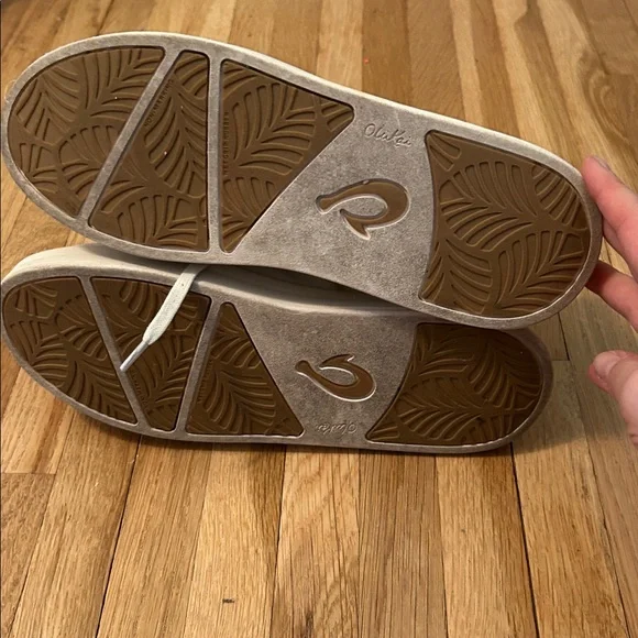 OluKai. Women’s white Sneakers - Picture 4 of 6